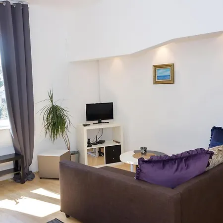 Designer With A Top Central Location Apartment *