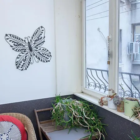 Designer With A Top Central Location Apartment