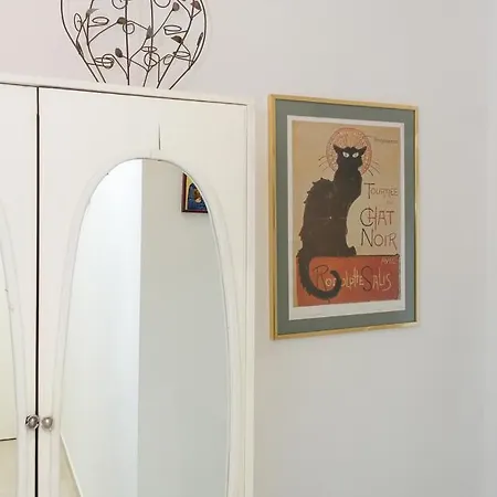 Designer With A Top Central Location Apartment
